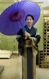 着物と蛇の目傘